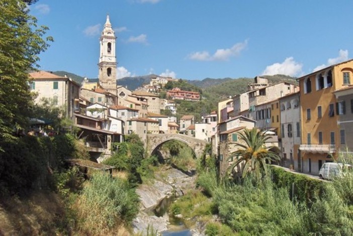 Dolcedo: venerdì il secondo spettacolo della rassegna ‘Per le vie del Borgo’ dal titolo ‘Una forma di Magia’