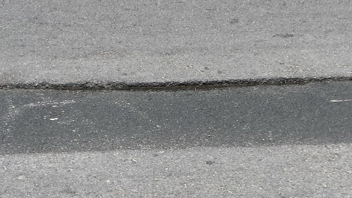 Sanremo: dislivello asfalto a San Martino, una seconda segnalazione con foto