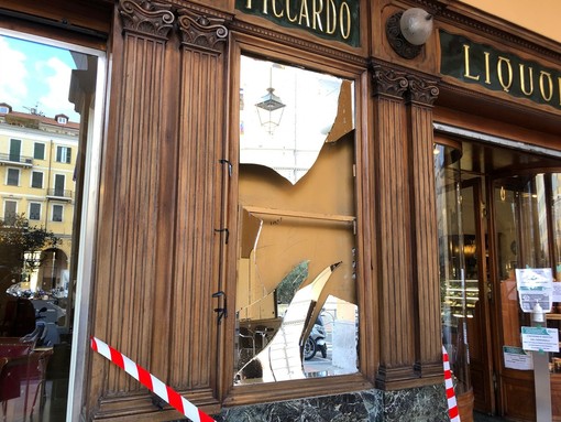 Imperia: identificati dai Carabinieri gli autori del danneggiamento del bar 'Piccardo'