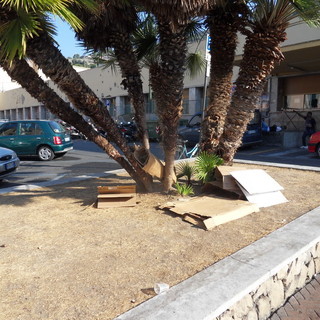 Il Comitato per Ventimiglia segnala una situazione di degrado davanti alla stazione ferroviaria