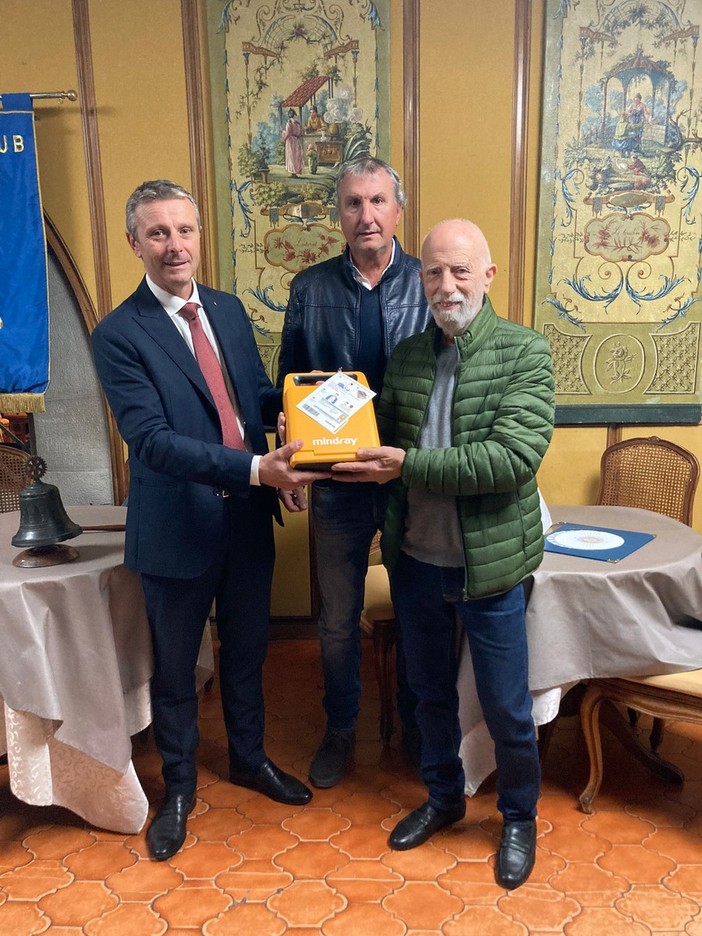 Il Rotary Club Sanremo ricorda i soci defunti e dona un defibrillatore al comune di Perinaldo (foto)