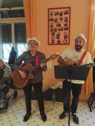 Sanremo: duo 'Pan e Pumata', pomeriggio di musica e divertimento alla Residenza per Anziani Borea