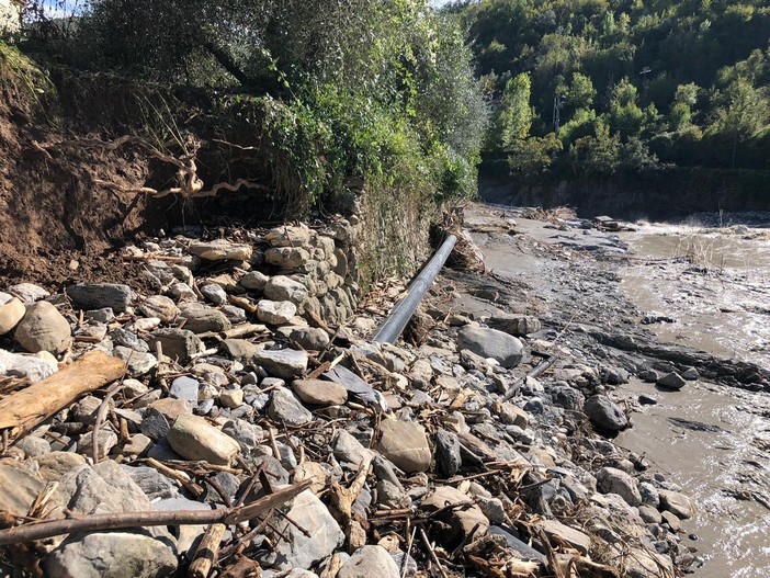 Maltempo, valle Arroscia in ginocchio, Alessandri: &quot;Siamo senza telefono e acqua potabile, occorre una riflessione su prevenzione e sistema di vita&quot; (foto e video)