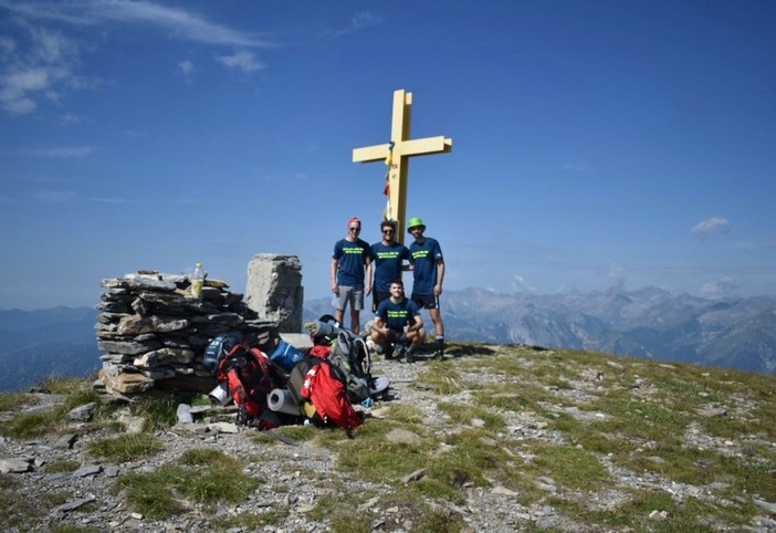 “Stanchi ma felici”: 93 chilometri in 4 giorni sul “Cammino delle Alpi del Mediterraneo” sino a Sanremo