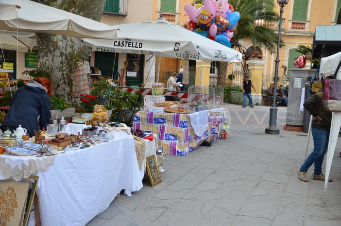 Dolceacqua: in corso di svolgimento la due giorni dedicata alla 1a edizione dell''Expo della Val Nervia. Ecco le foto