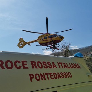 Caravonica, cade nel fiume, mobilitazione di soccorsi per un cittadino tedesco (video)