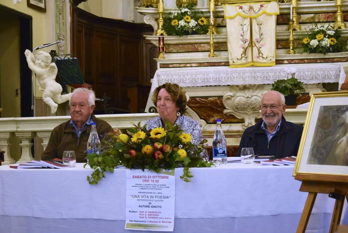 Pontedassio: successo a Villa Viani per presentazione del libro 'Una vita in poesia' di Autore Ignoto