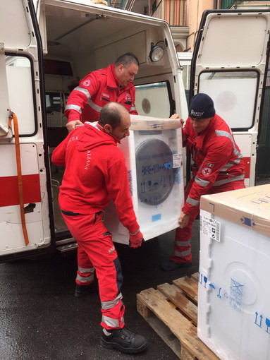 Ventimiglia: ‘White goods for Red Cross’, Whirlpool e la Croce Rossa insieme per aiutare i migranti