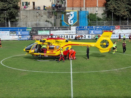 Imperia, grave infortunio per un calciatore del Rivasamba: al Ciccione atterra l'elisoccorso (foto e video)