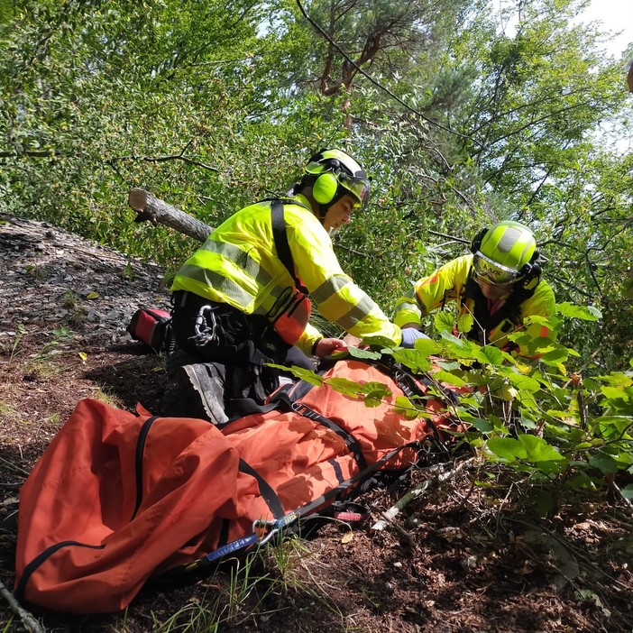 Scivola e cade in un dirupo a Molini di Triora: 50enne portato al Santa Corona