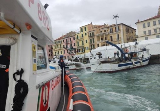 Imperia, esercitazione antincendio e antiquinamento della Capitaneria di Porto