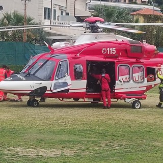 Taggia, cade dalla bici e si ferisce: si alza in volo l'elisoccorso (Foto)