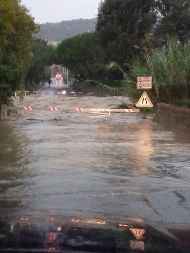 Allarme Maltempo, allagamenti e smottamenti nella notte: decine di interventi dei vigili del fuoco, i maggiori danni tra Sanremo e Imperia