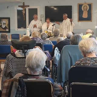 Vallecrosia: Festa dei Nonni alla RSA Casa Rachele, il Vescovo ha celebrato la Santa Messa