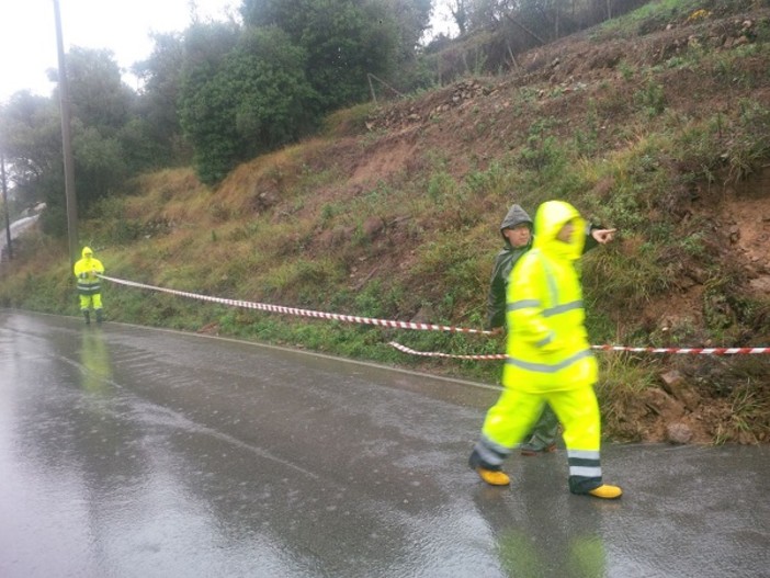 Imperia: ancora disagi sull'entroterra. Frana sulla strada per Poggi