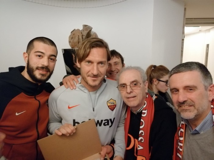 Un compleanno da ricordare per il 'Roma Club Imperia Francesco Totti': l'incontro con Il Capitano e la squadra al completo (Foto e video)