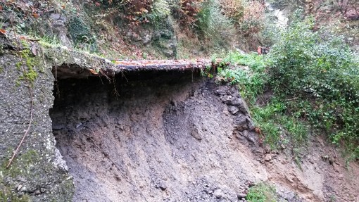 Borghetto d'Arroscia: frana sulla strada provinciale, parzialmente isolate le frazioni di Ubaga e Montecalvo