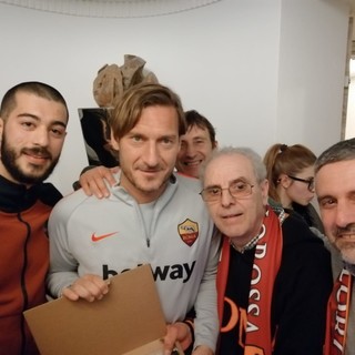 Un compleanno da ricordare per il 'Roma Club Imperia Francesco Totti': l'incontro con Il Capitano e la squadra al completo (Foto e video)