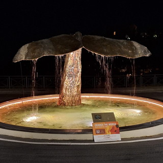 Bordighera: fontane cittadine colorate di arancione per sostenere la campagna 'Orange the world' (foto)