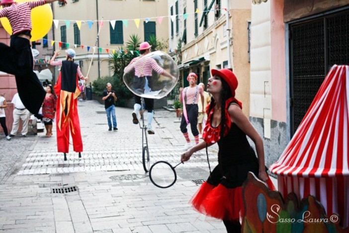 Imperia: la Famiglia Saltimbanchi si esibirà venerdì a Borgo Marina