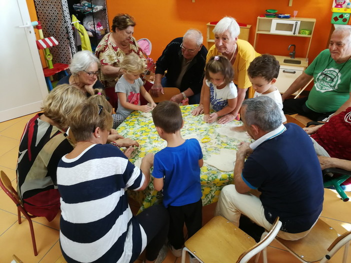 Sanremo: grande festa con i nonni oggi alla Scuola Infanzia di Poggio (foto)