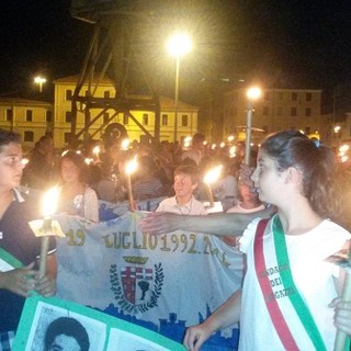 Imperia: in 200 ieri sera alla fiaccolata organizzata da Libera contro tutte le mafie