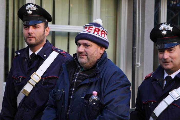 39enne di Riva Ligure arrestato dai Carabinieri per spaccio di droga e possesso di coltelli