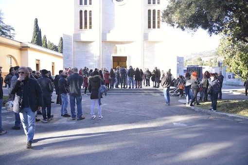 Sanremo: oggi l'ultimo saluto a Ramon Gabardi, una folla commossa in valle Armea (Foto)