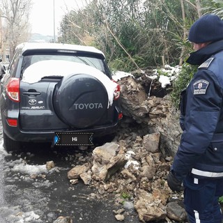 Diano Marina: disagi per il maltempo, una frana colpisce un'auto parcheggiata in via Purgatorio