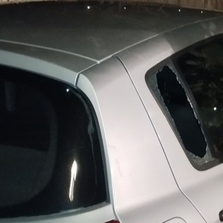 Ladri in azione a Bordighera, nel mirino auto parcheggiate: scatta l'allerta sui social