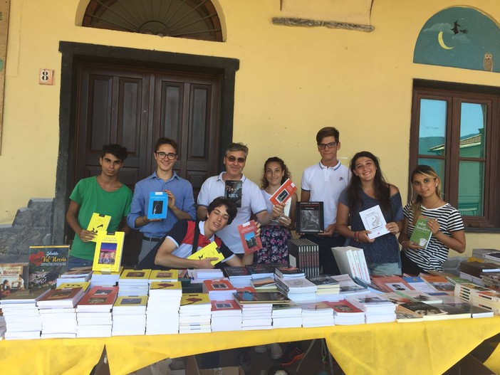 Triora: continua per tutto il pomeriggio la 2a edizione del 'Festival del Libro e degli scrittori liguri' (foto e video)