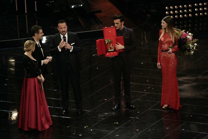 Zoccarato sul palco durante la premiazione del Festival 2013