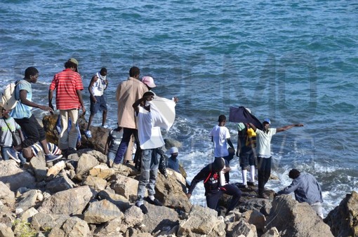 Ventimiglia: poliziotto insultò i migranti sui Balzi Rossi, aperto procedimento disciplinare