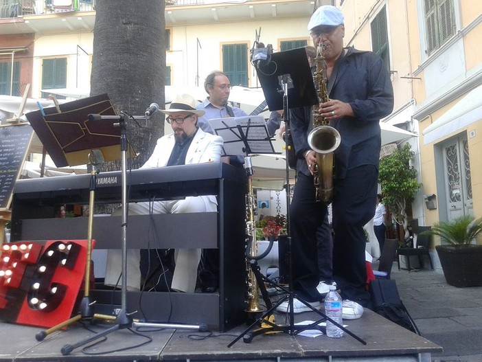 Sanremo: quel palchetto dava fastidio a qualcuno, Freddy Colt racconta quanto successo in piazza Bresca