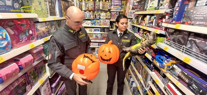 Halloween da paura: sequestrati dalla Guardia di Finanza 35mila giocattoli non sicuri tra Sanremo e Taggia