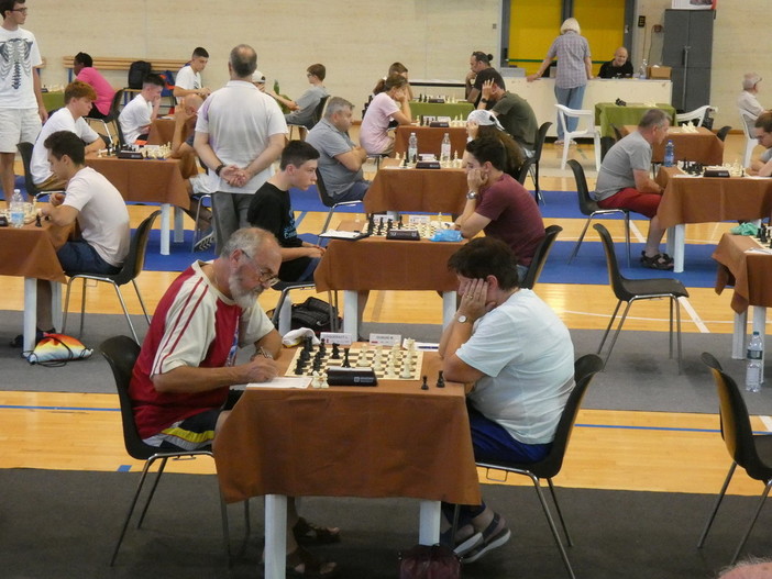 Con 144 scacchisti provenienti da Europa, Canada e Filippine iniziato il 65° festival scacchistico internazionale di Imperia