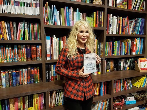 &quot;Sarà capitato anche a te&quot;, Ivana Spagna: “Con questo libro mi è tornata la voglia di scrivere canzoni” (VIDEO)