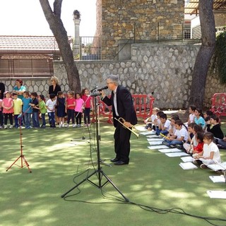 Ventimiglia: festa di fine anno per la scuola primaria di Latte con esibizione di flauti, canti corali e balli