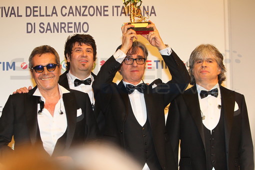 Gli Stadio vincono il Festival 2016 con la canzone con la quale furono esclusi da #Sanremo 2015