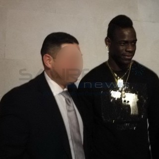 #Sanremo2018, inaugurazione Villa Ormond: tra i vip spunta, a sorpresa, anche Mario Balotelli (VIDEO)