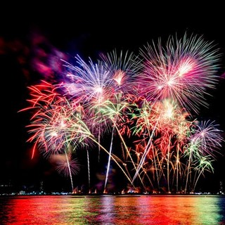 Riva Ligure si illumina con i fuochi d'artificio