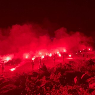 &quot;Tanti auguri Imperia!&quot;, firmato gli Ultras: fuochi d'artificio e fumogeni per il compleanno del club (video)