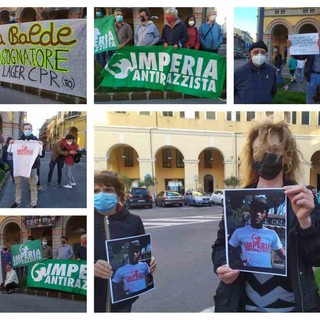 Flash mob a Imperia per la morte di Moussa Balde: &quot;Ha avuto davanti una vita di respingimenti&quot; (foto e video)