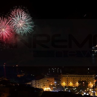 Sanremo: lunedì fuochi d'artificio a ritmo delle più belle canzoni del Festival, da Modugno ai Måneskin