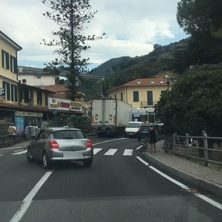 Ventimiglia, frazione di Latte 'invasa' a tutte le ore,  ora anche i turisti  si lamentano