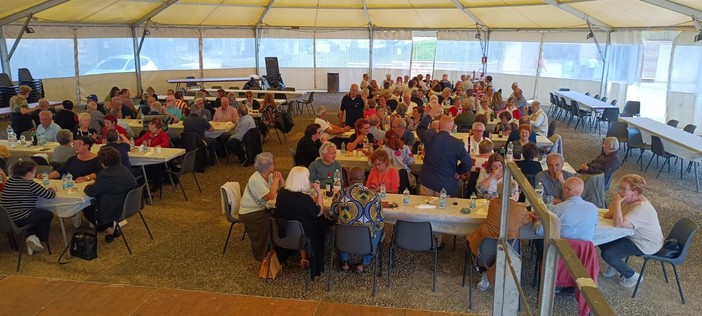 Camporosso, raccolti 1620 euro alla prima festa delle associazioni pensionati: donati a &quot;Insieme per Samu&quot; (Foto)