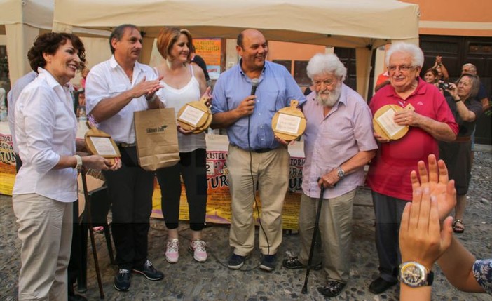 Grande folla a Castelvittorio per la 47^ Sagra del Turtun: applausi e divertimento per la degustazione di un piatto tipico della tradizione contadina