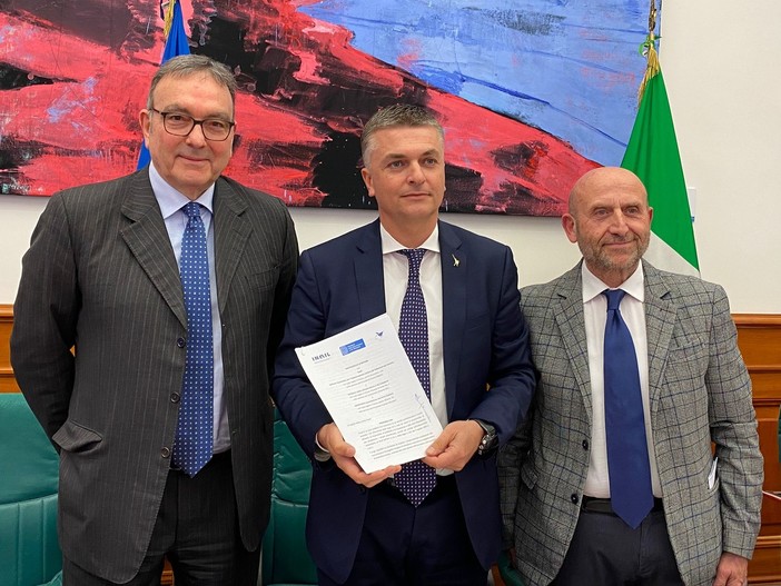 Porti, Rixi: Mit, Inail e Assoporti firmano protocollo sicurezza