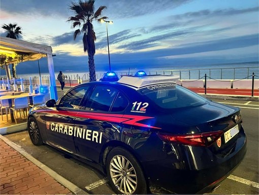 Ventimiglia: presi mentre si allontanavano dopo aver rubato un camion ed un escavatore. 2 arresti dei Carabinieri.