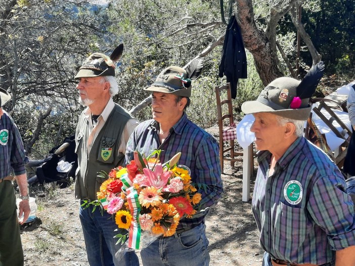 Gli Alpini in festa a Cima SantaCroce sulle alture di San Biagio della cima (foto)